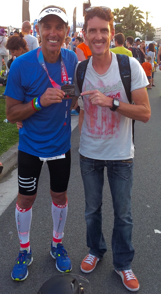 Paul Belmondo et son coach Jean-Baptiste Wiroth, lors de l'ironman de Nice 2015