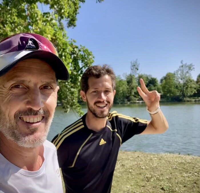 Jean-Baptiste Wiroth entraîne Victor Belmondo lors d’une séance de préparation marathon.