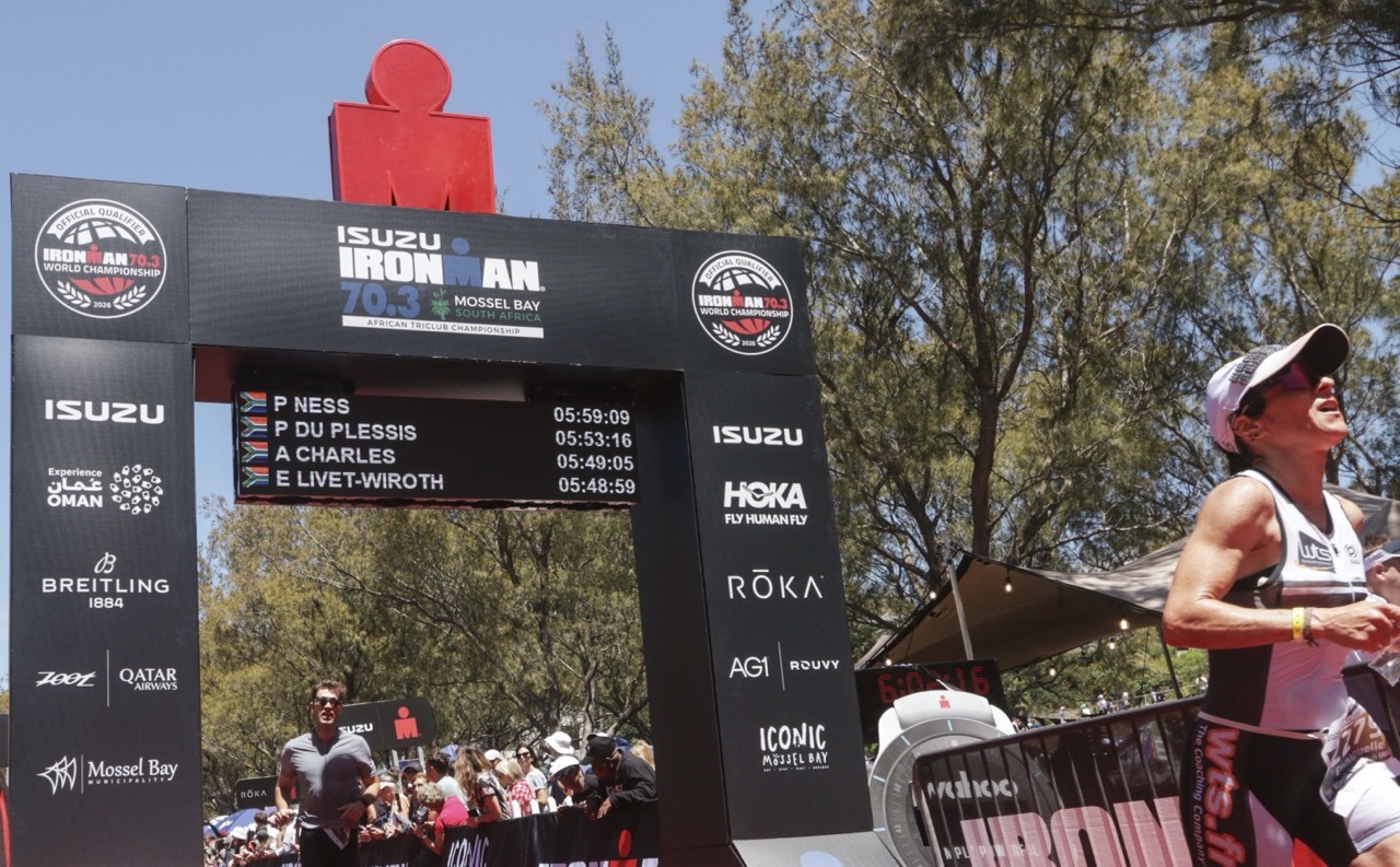 Emmanuelle franchit la finishline après son coaching triathlon WTS