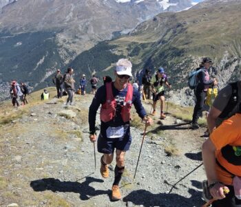 Jmi court sur les sentiers de montagne du Matterhorn Ultraks