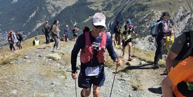 Jmi court sur les sentiers de montagne du Matterhorn Ultraks