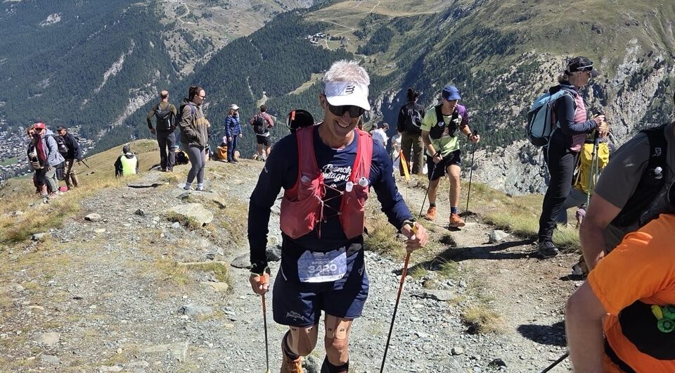 Jmi court sur les sentiers de montagne du Matterhorn Ultraks